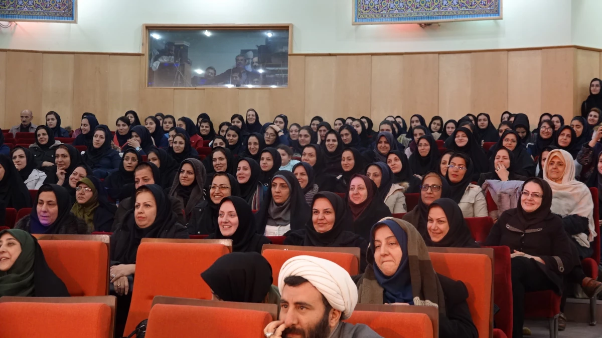 شرکت  کارکنان  و  دانشجو معلمان  در مراسم  مشترک   دانشگاهیان  استان  به  مناسبت  دهه  فجر 9