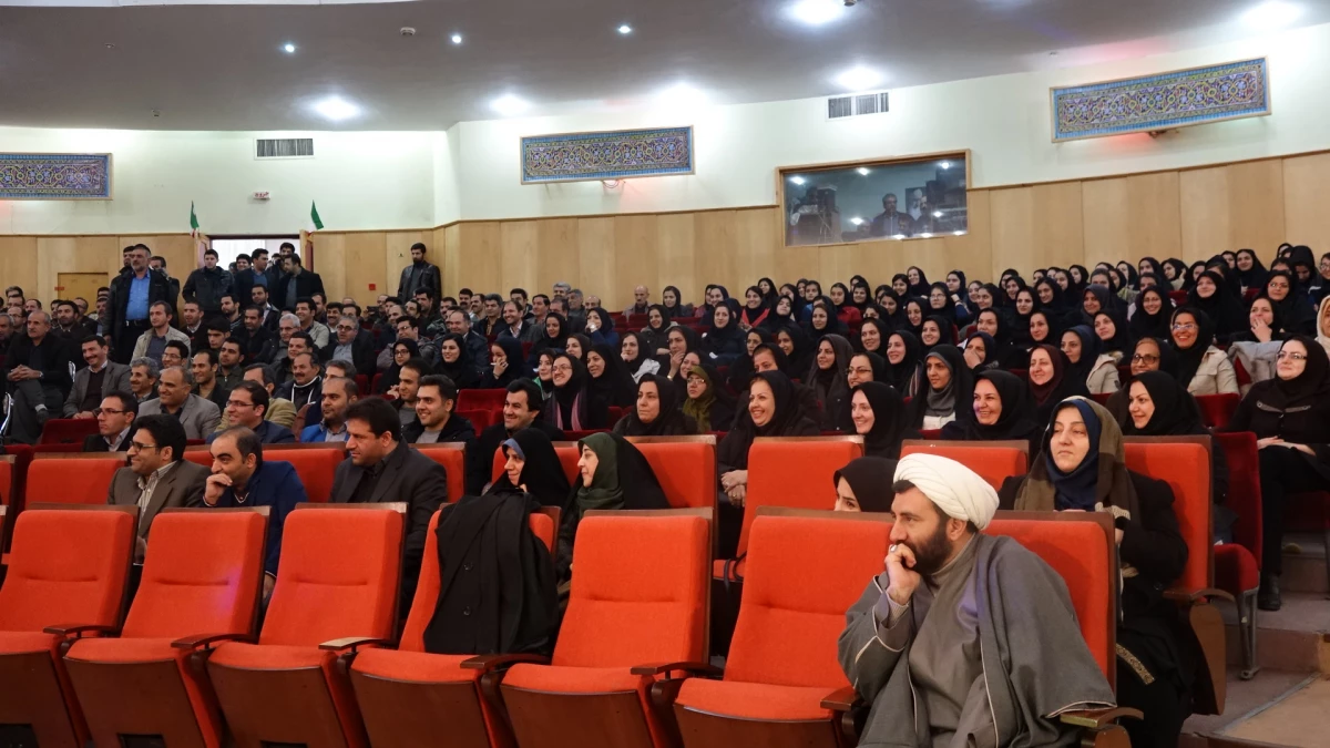 شرکت  کارکنان  و  دانشجو معلمان  در مراسم  مشترک   دانشگاهیان  استان  به  مناسبت  دهه  فجر 10