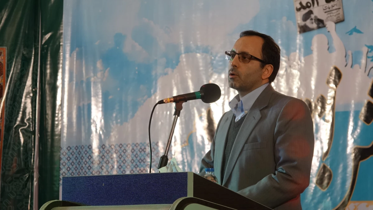 شرکت  کارکنان  و  دانشجو معلمان  در مراسم  مشترک   دانشگاهیان  استان  به  مناسبت  دهه  فجر 11