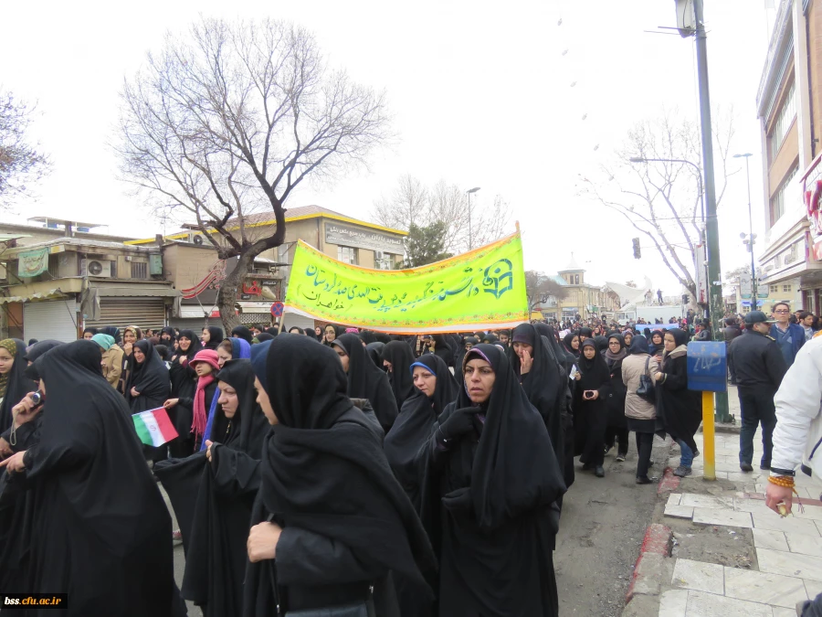 حضور حماسی اساتید ، کارکنان و دانشجو معلمان    پردیس بنت الهدی صدر  در راهپیمایی  یوم ا... 22 بهمن 95 4