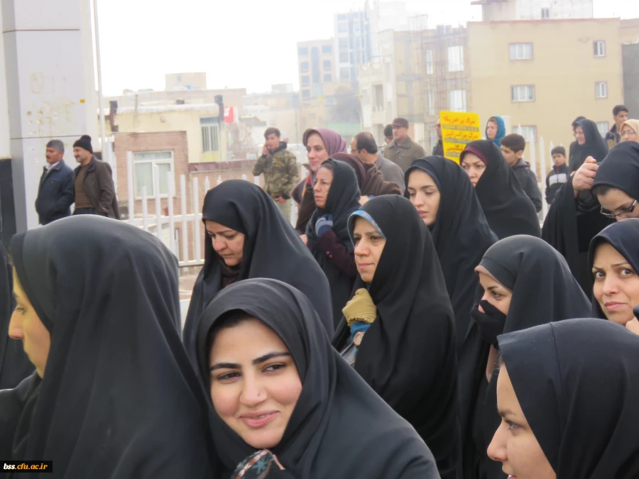 حضور حماسی اساتید ، کارکنان و دانشجو معلمان    پردیس بنت الهدی صدر  در راهپیمایی  یوم ا... 22 بهمن 95 9