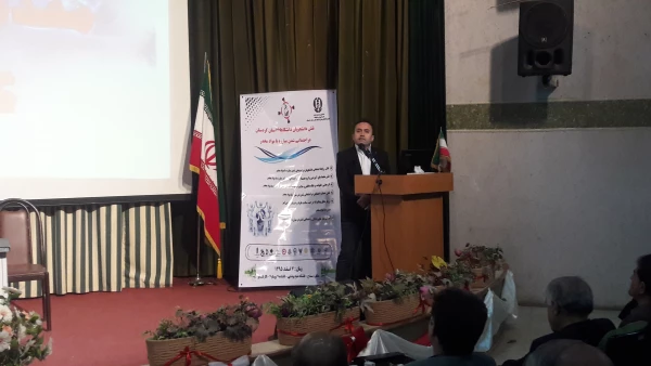 شرکت دانشجو معلمان در همایش:
  نقش دانشجویان در اجتماعی شدن مبارزه با مواد مخدر در استان کردستان 4