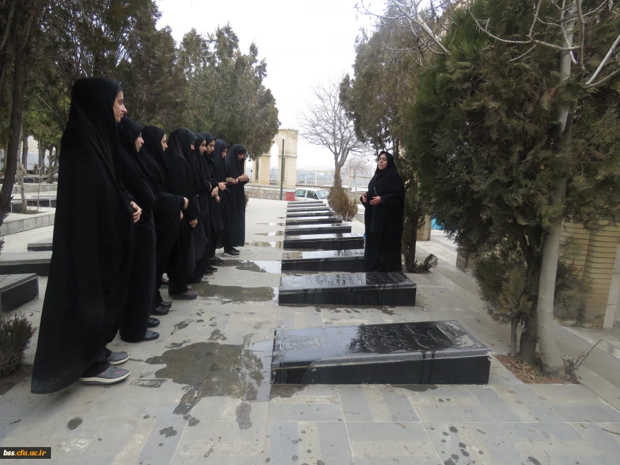 غبار روبی گلزار شهدای بهشت محمدی سنندج به همت تشکل هیئت فاطمیه و انجمن علمی ادبیات  4