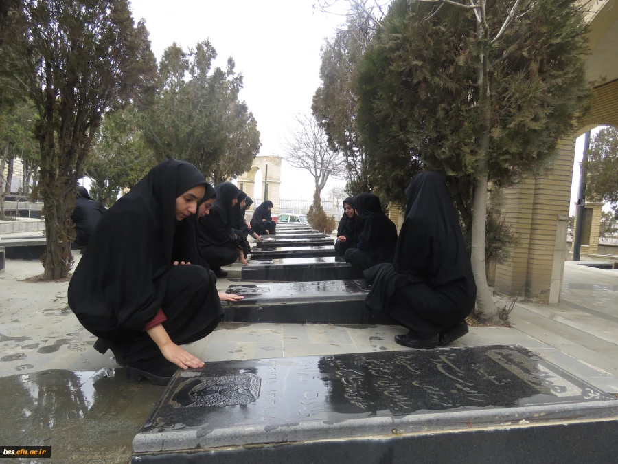 غبار روبی گلزار شهدای بهشت محمدی سنندج به همت تشکل هیئت فاطمیه و انجمن علمی ادبیات  6