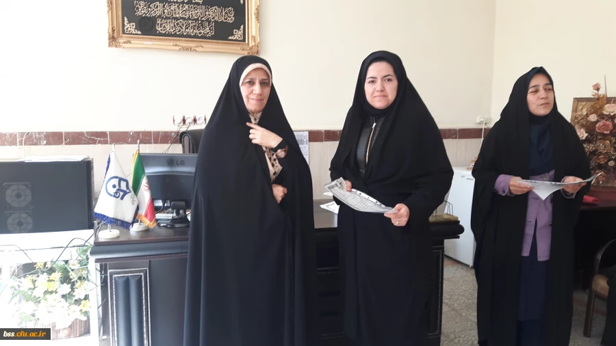 اهداء لوح تقدیر بزه برگزیدگان مسابقات    ورزشی و هنری ویژه دهه فجر 7