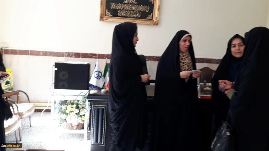 اهداء لوح تقدیر بزه برگزیدگان مسابقات    ورزشی و هنری ویژه دهه فجر 9