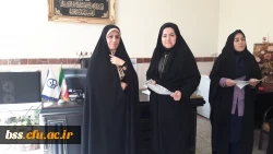 اهداء لوح تقدیربه  برگزیدگان مسابقات    ورزشی و هنری ویژه دهه فجر 6