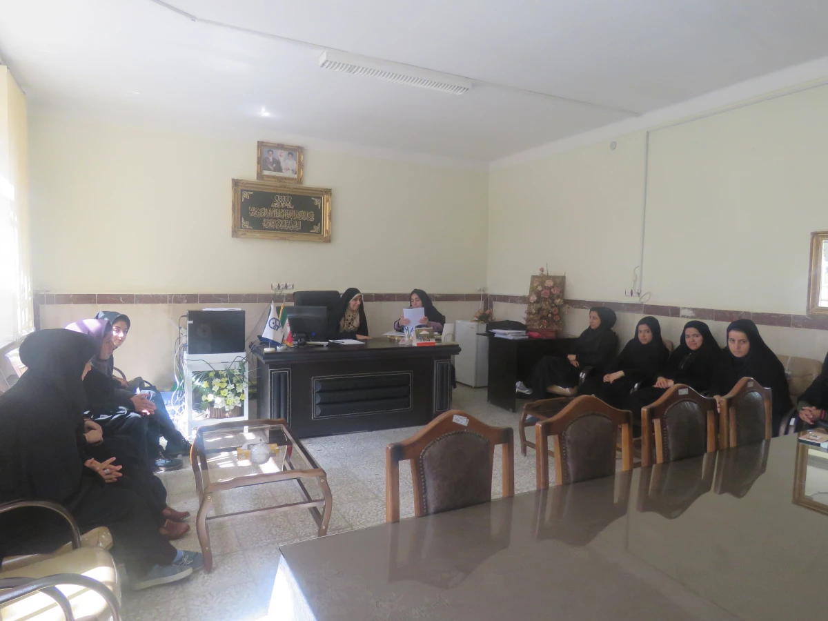 اهداء لوح تقدیربه  برگزیدگان مسابقات    ورزشی و هنری ویژه دهه فجر 2