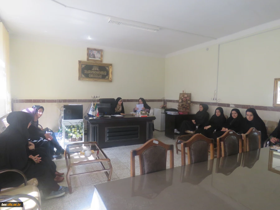 اهداء لوح تقدیربه  برگزیدگان مسابقات    ورزشی و هنری ویژه دهه فجر 2