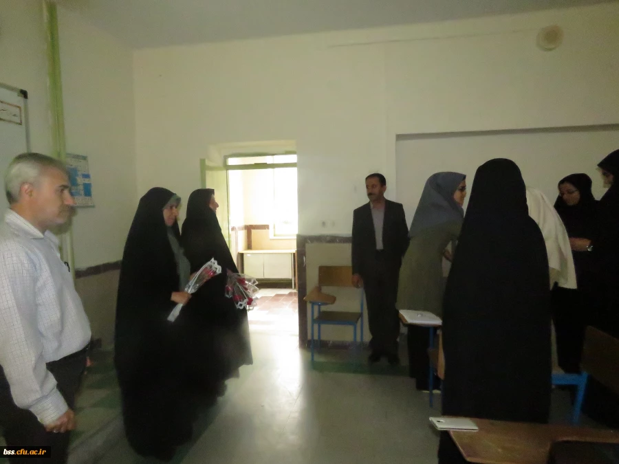 تجلیل از مقام شامخ معلم با حضور در کلاسهای درس   در نخستین روز هفته ئ  آموزش 2