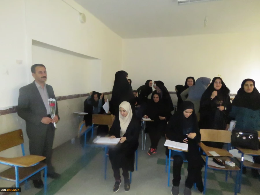 تجلیل از مقام شامخ معلم با حضور در کلاسهای درس   در نخستین روز هفته ئ  آموزش 3