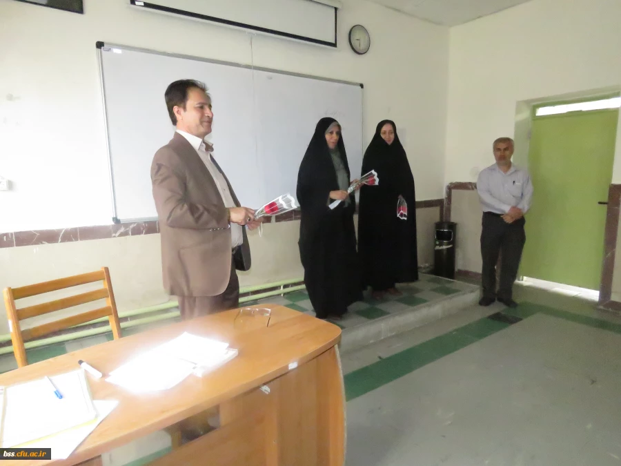تجلیل از مقام شامخ معلم با حضور در کلاسهای درس   در نخستین روز هفته ئ  آموزش 4