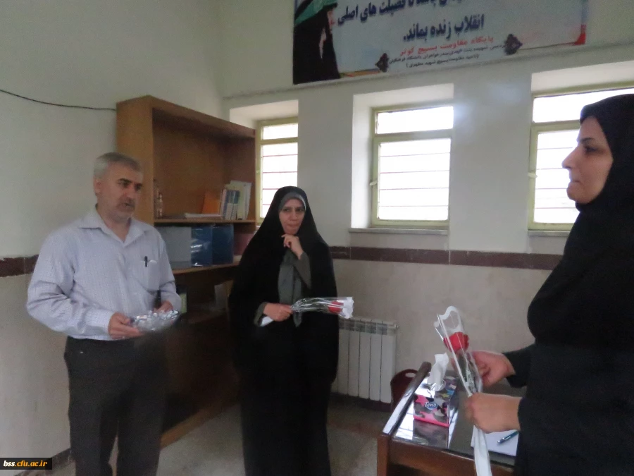 تجلیل از مقام شامخ معلم با حضور در کلاسهای درس   در نخستین روز هفته ئ  آموزش 5