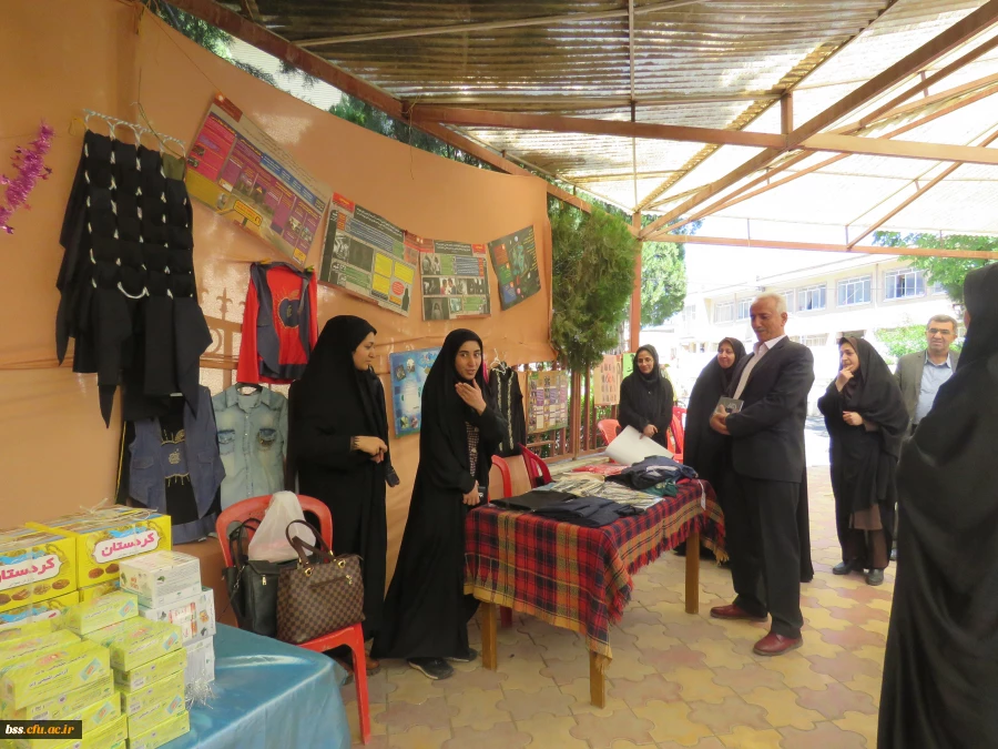 بازدید دکتر معروفی در معیت سرپرست پردیس از نمایشگاه  جواهرانه به روایت تصویر 9