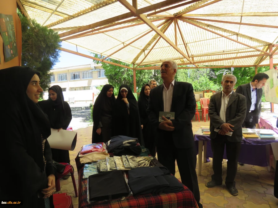 بازدید دکتر معروفی در معیت سرپرست پردیس از نمایشگاه  جواهرانه به روایت تصویر 10