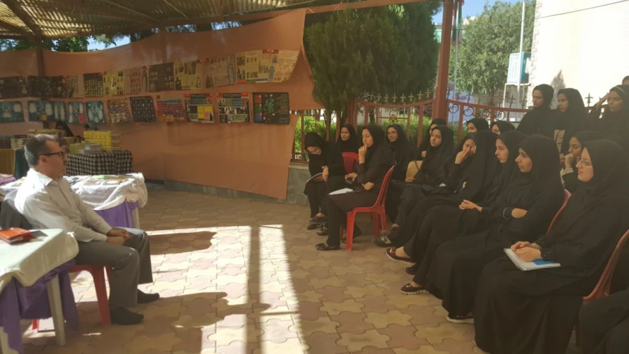 نشست  معرفی کتاب  با دکتر فرشاد مرادی  در  کافه کتاب  نمایشگاه جواهرانه 3