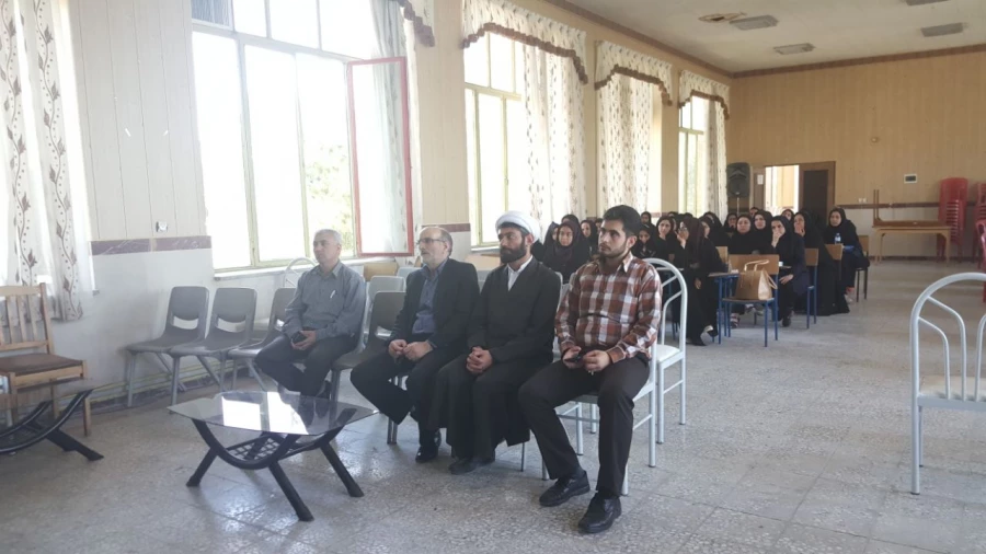 در پردیس بنت الهدی صدر برگزار شد:
دوره آموزش ضمن خدمت سفیران نماز ویژه دانشجویان ورودی 92 2