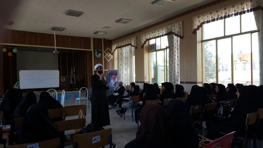 در پردیس بنت الهدی صدر برگزار شد:
دوره آموزش ضمن خدمت سفیران نماز ویژه دانشجویان ورودی 92 2