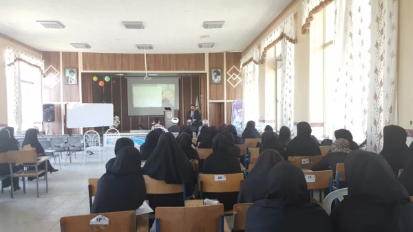 در پردیس بنت الهدی صدر برگزار شد:
دوره آموزش ضمن خدمت سفیران نماز ویژه دانشجویان ورودی 92 2