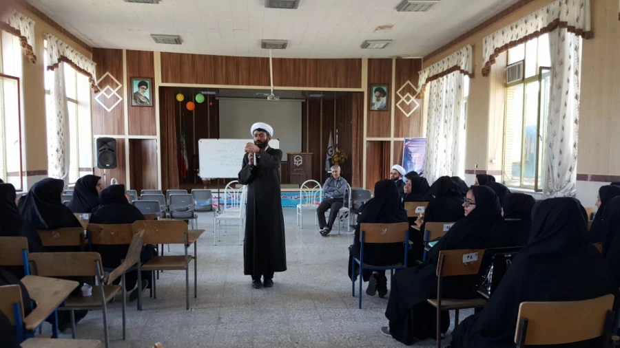 در پردیس بنت الهدی صدر برگزار شد:
دوره آموزش ضمن خدمت سفیران نماز ویژه دانشجویان ورودی 92 2