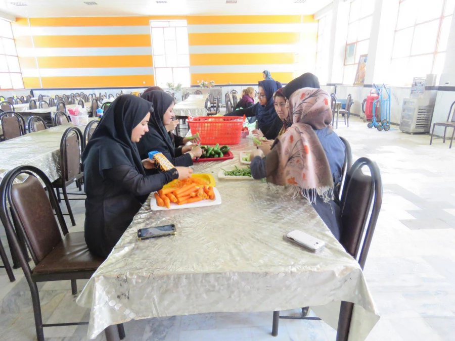 کانو خیریه همدلی برگزار کرد:
توزیع بسته های غذایی  بین ایتام 5