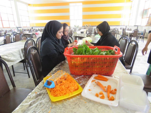 کانو خیریه همدلی برگزار کرد:
توزیع بسته های غذایی  بین ایتام 7