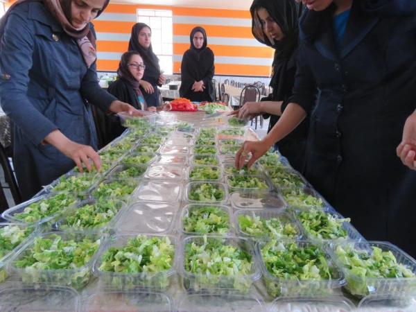 کانو خیریه همدلی برگزار کرد:
توزیع بسته های غذایی  بین ایتام 9