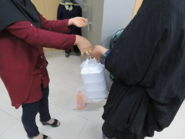 کانو خیریه همدلی برگزار کرد:
توزیع بسته های غذایی  بین ایتام 11