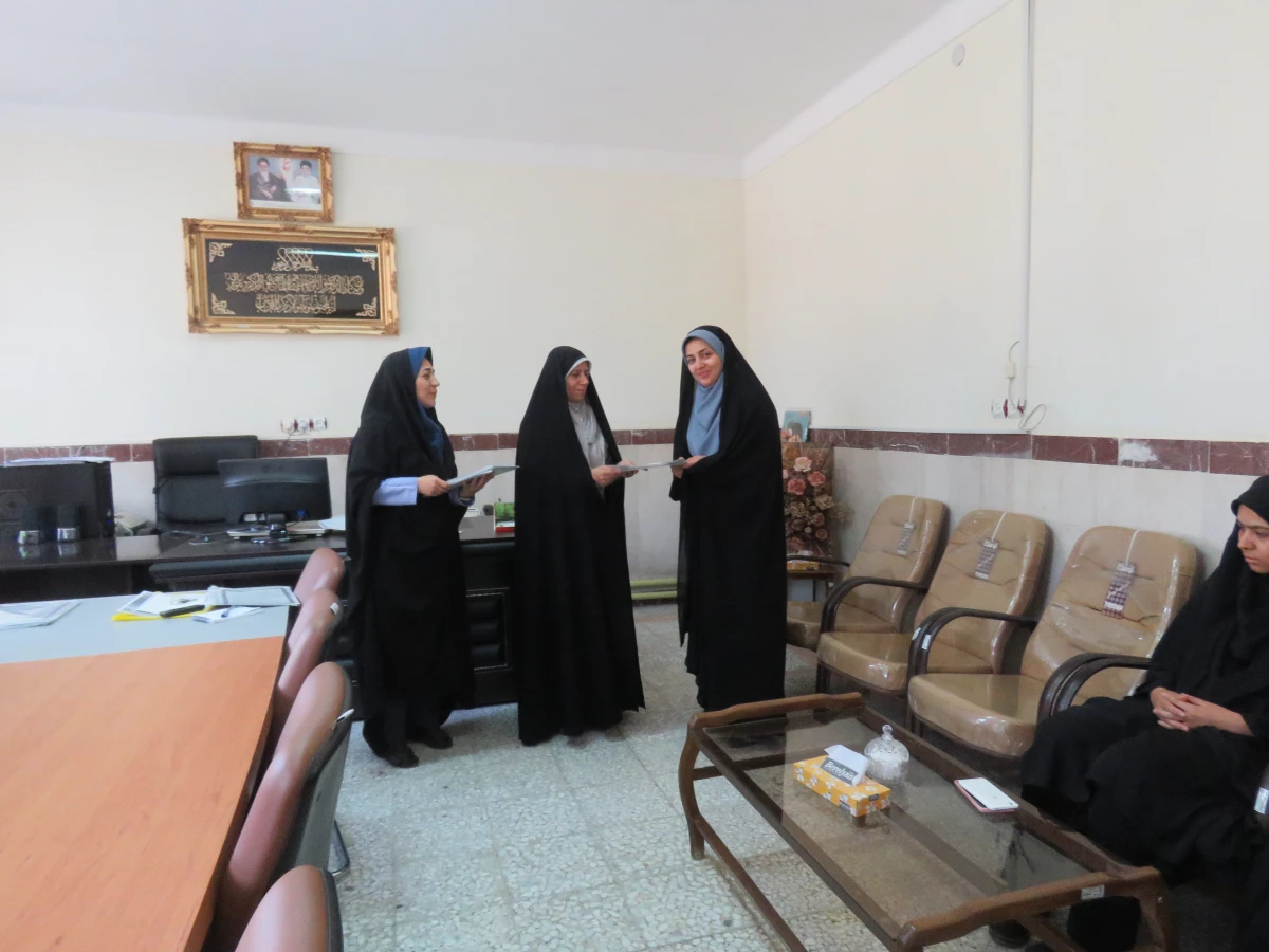 تقدیر ازعوامل اجرایی مراسم یادواره ی شهدا و  رتبه های اول تا سوم جشنواره ی 27 مسابقات فرهنگی پردیس : 2