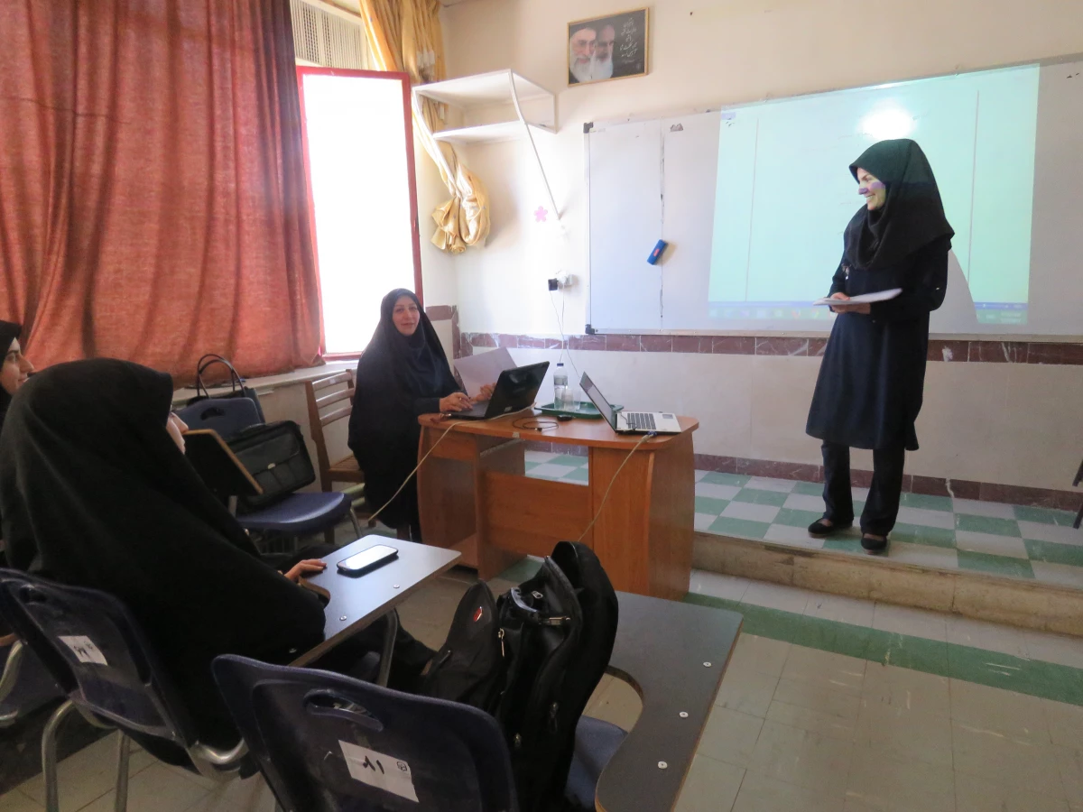 بازدید سرپرست پردیس بنت الهد ی صدر کردستان از جلسات دفاع پروژه کارنمای معلمی 9