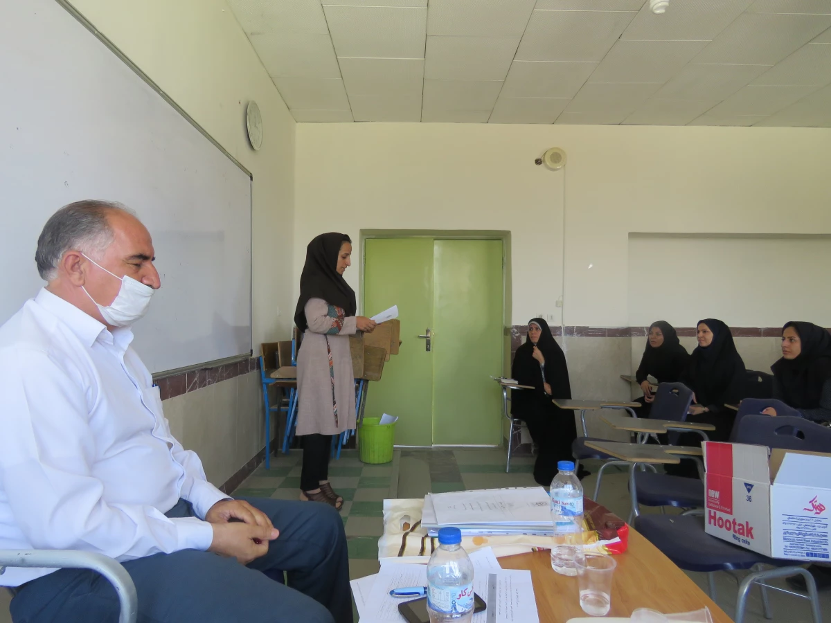 بازدید سرپرست پردیس بنت الهد ی صدر کردستان از جلسات دفاع پروژه کارنمای معلمی 12