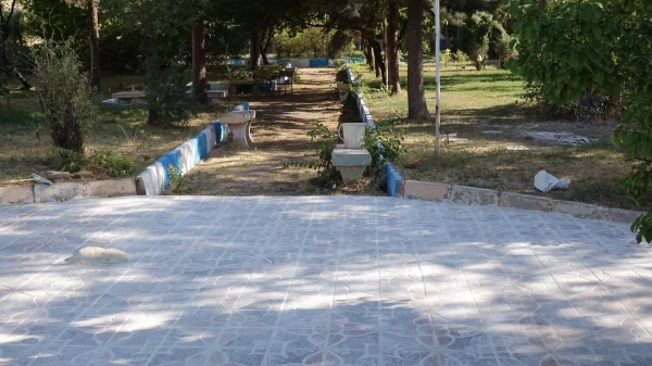 در بازدید دکتر معروفی انجام شد:

انجام مراحل موزاییک فرش محوطه فضای سبز پردیس بنت الهدی صدر سنندج 3