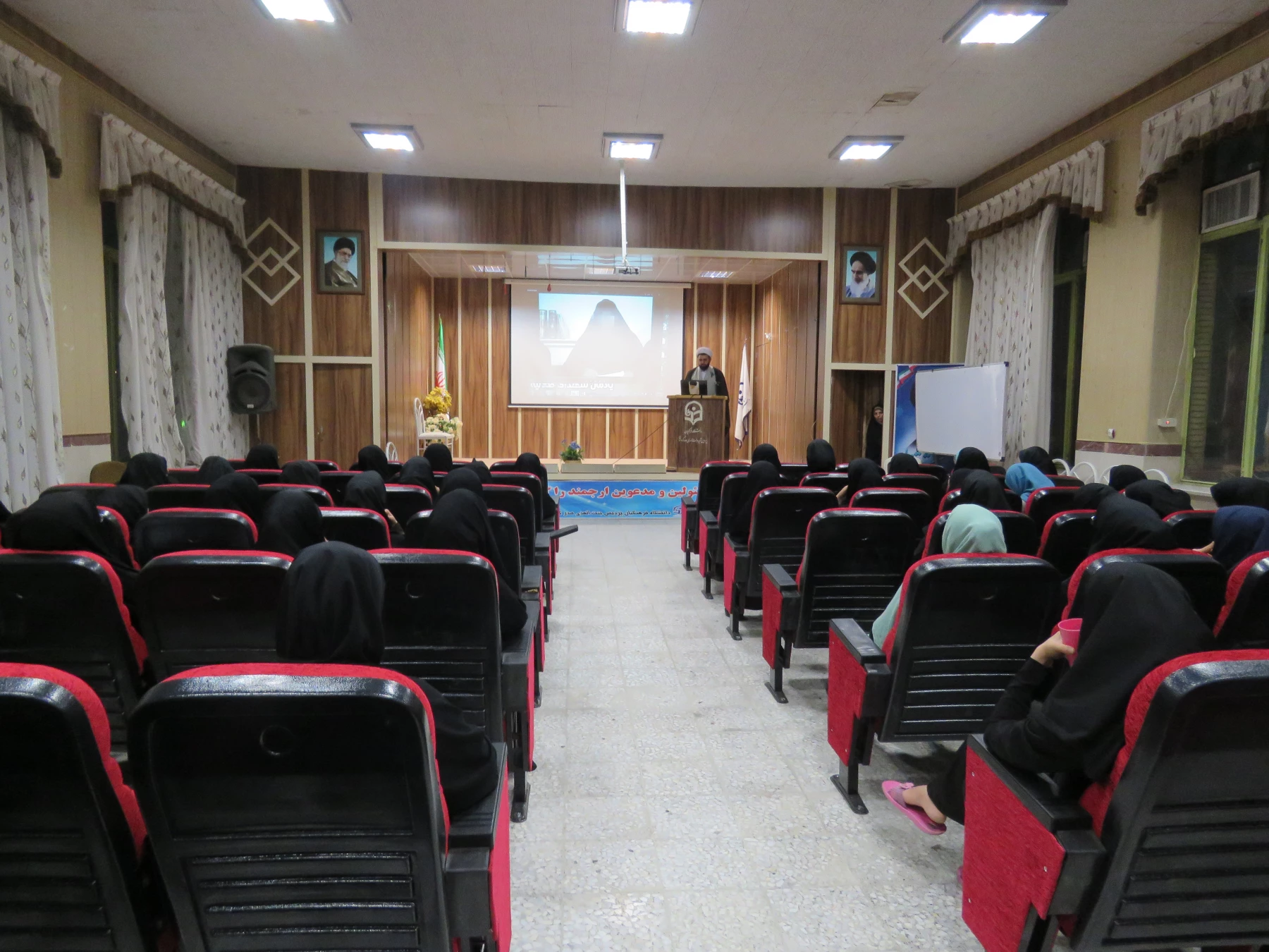 جلسه سخنرانی آموزش مفاهیم دینی با رویکرد کار در مدارس 3