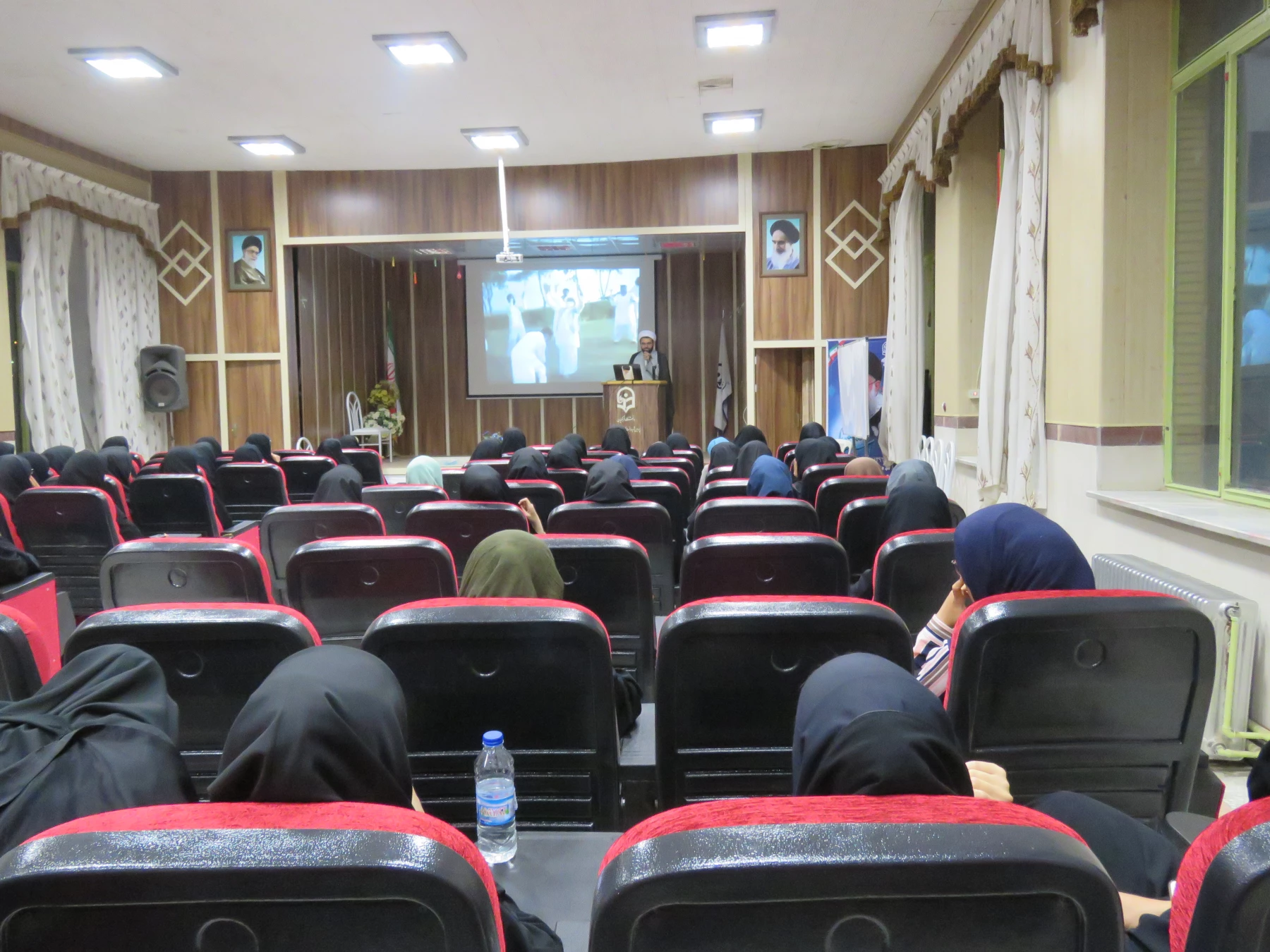 جلسه سخنرانی آموزش مفاهیم دینی با رویکرد کار در مدارس 4