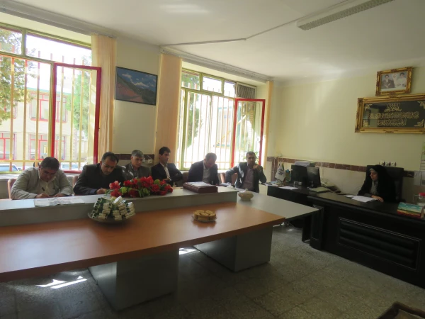 جلسه هماهنگی و برنامه ریزی  اساتید برای سال تحصیلی 97-1396 6