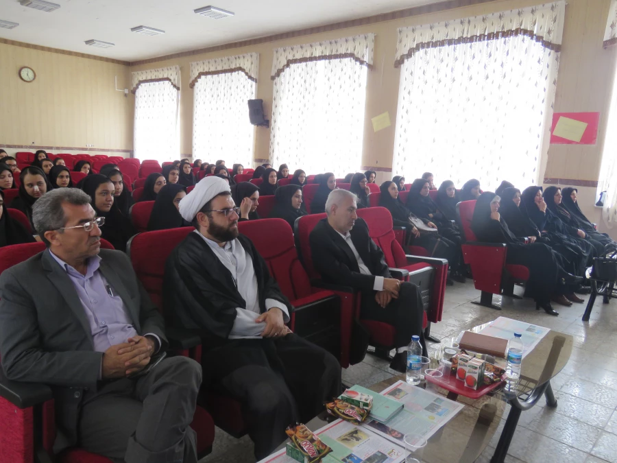 نشست  توجیهی با  دانشجویان جدید الورد 6