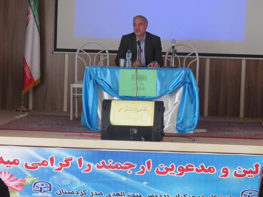 نشست  توجیهی با  دانشجویان جدید الورد 5