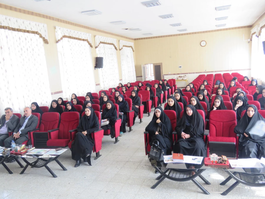 نشست  توجیهی با  دانشجویان جدید الورد 8