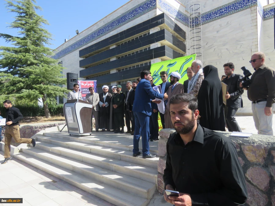 تجمع دانشجو معلمان در کنار دانشجویان سایر دانشگاهها در اعتراض  به  سخنان ترامپ در دانشگاه کردستان 13