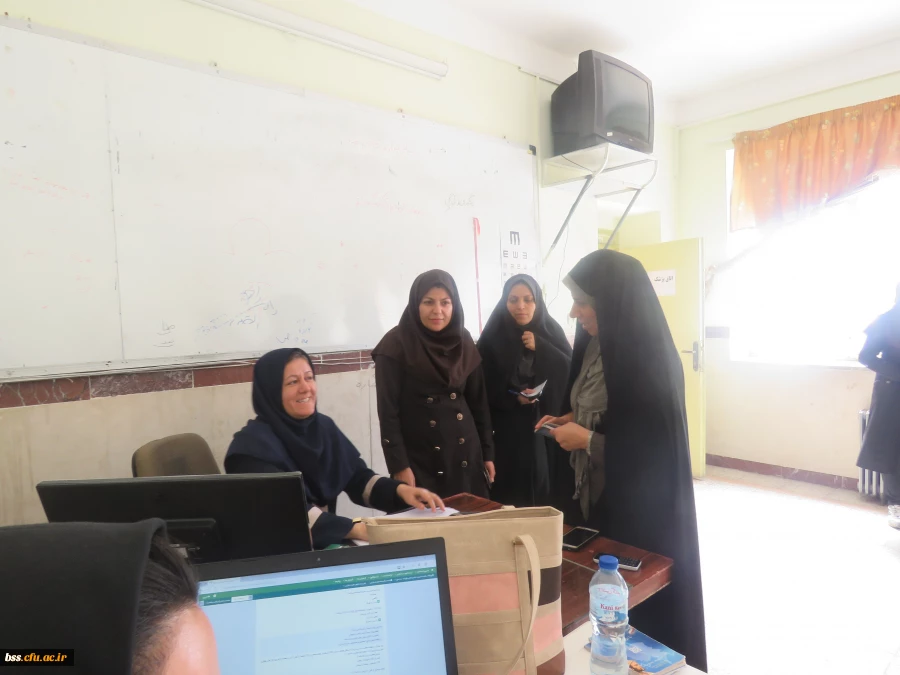 انجام معاینات لازم و تکمیل کارنامه سلامت دانشجویان توسط پزشک پردیس 4