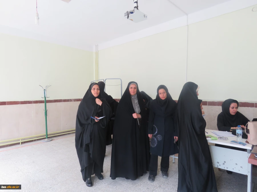 انجام معاینات لازم و تکمیل کارنامه سلامت دانشجویان توسط پزشک پردیس 6