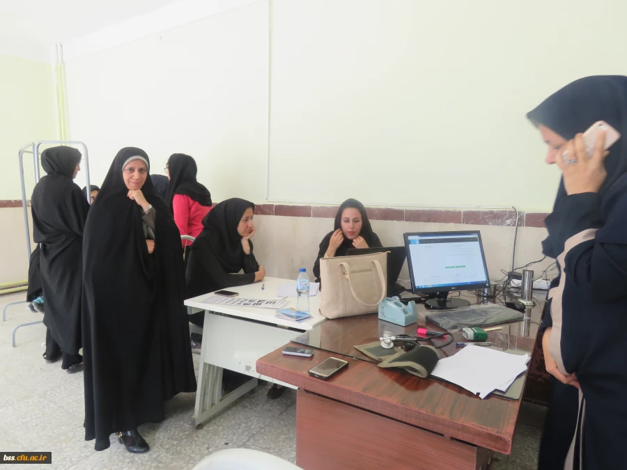 انجام معاینات لازم و تکمیل کارنامه سلامت دانشجویان توسط پزشک پردیس 5