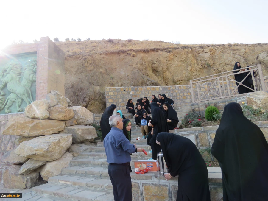 به مناسبت هفته تربیت بدنی برگزار شد
همایش پیاده روی با شرکت کارکنان ودانشجویان پردیس بنت الهدی صدر 5