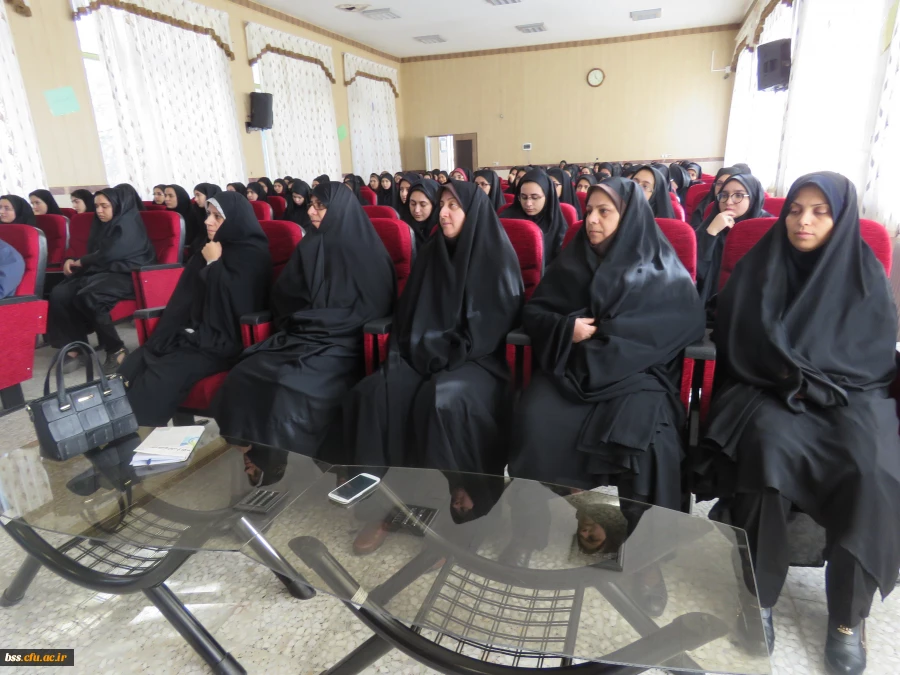 نشست توجیهی مسئولان محترم گزینس با دانشجویان ورودی 93 و 93 4
