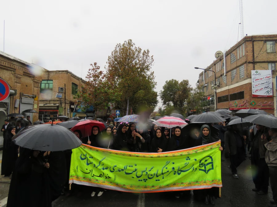 حضور در راهپیمایی 13 آبان 3