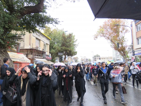 حضور در راهپیمایی 13 آبان 4