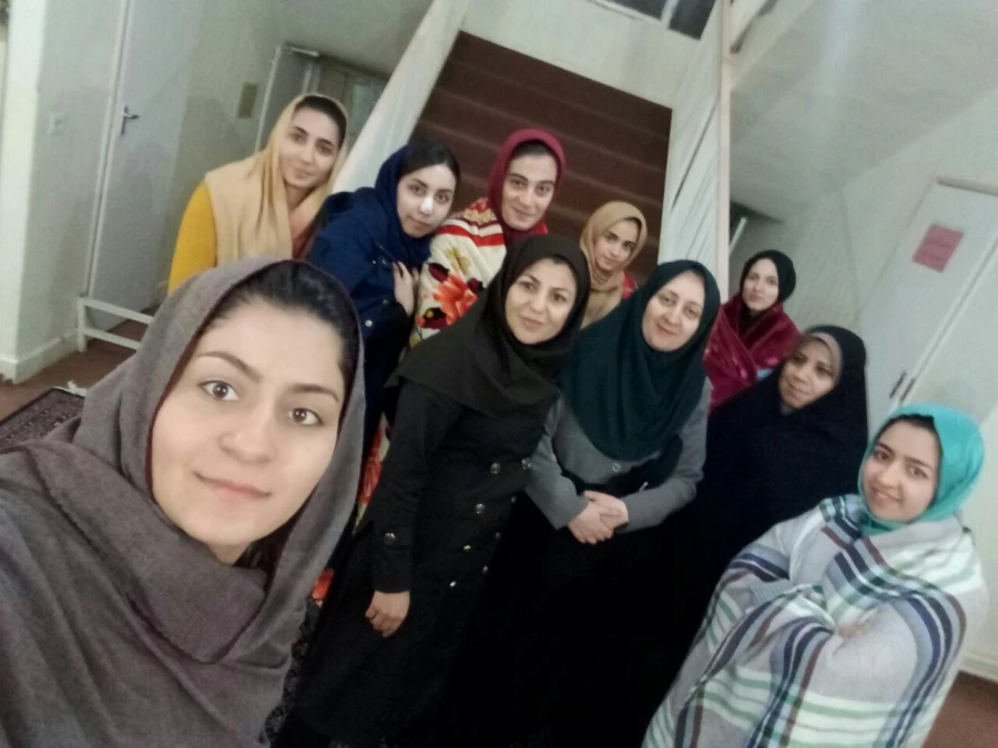 حضور دکتر معروفی در بین دانشجویان پس از وقوع زلزله دیشب 3