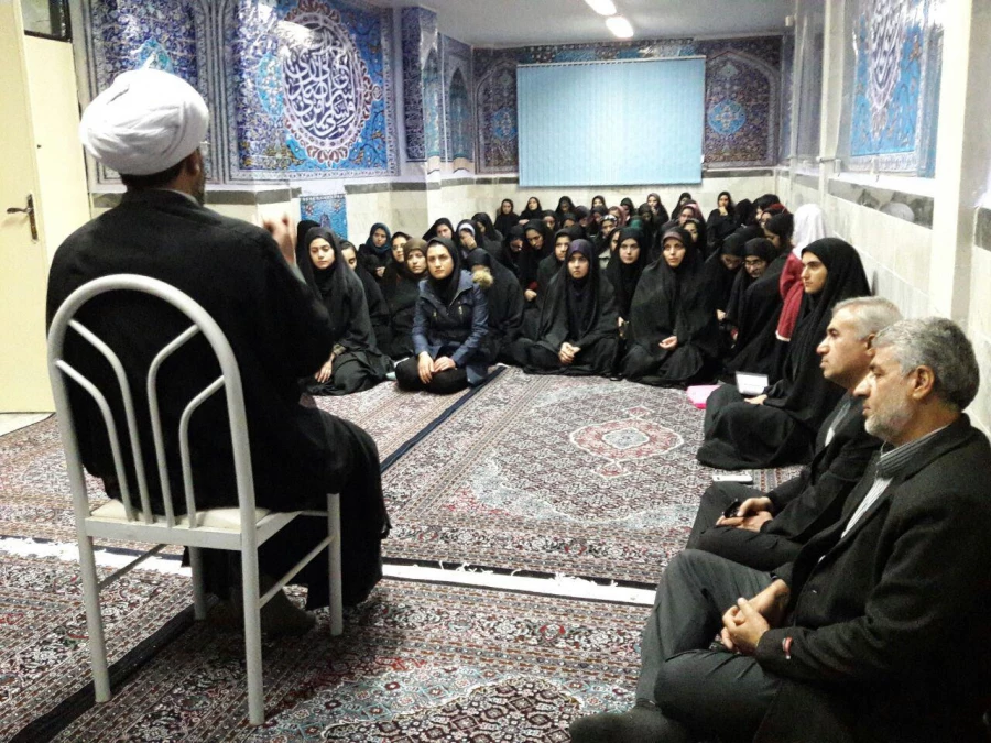 بسیج دانشجویی برگزار کرد .
نشستی با حضور حاج اقا باباشاهی مسئول نماینده ی ولی فقیه در بسبج دانشجویی  4