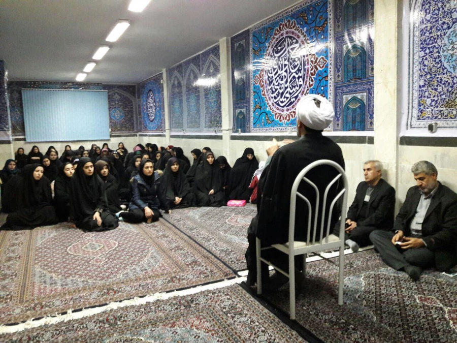 بسیج دانشجویی برگزار کرد .
نشستی با حضور حاج اقا باباشاهی مسئول نماینده ی ولی فقیه در بسبج دانشجویی  5