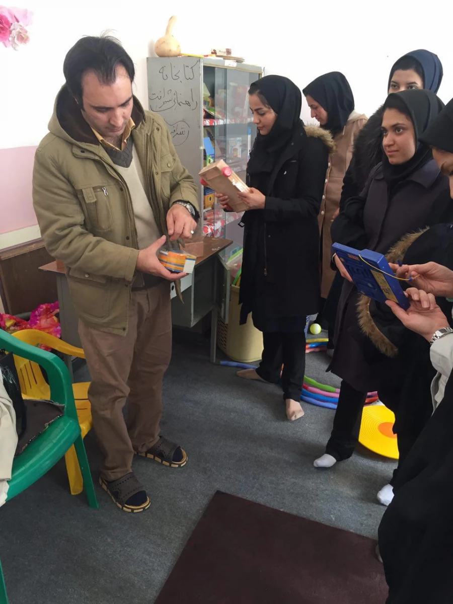 به مناسبت هفته پژوهش برگزار شد:
بازدید اعضای کانون سلامت و طب سنتی از مرکز  آموزش و توانبخشی مشکلات ویژگی یادگیری  شهید کریمیان 6